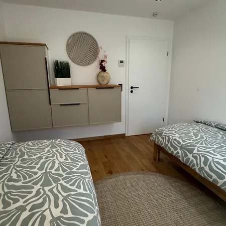 Klimatisierte Eifel-ferienwohnung 5pl1, Mechernich, Obergartzem, Satzvey - Nahe Krewelshof, Burg Satzvey & Phantasialand Appartement